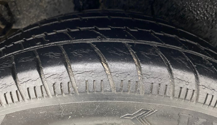 2015 Maruti Celerio ZXI D, Petrol, Manual, 46,553 km, Right Rear Tyre Tread