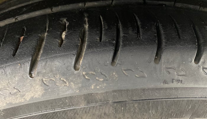 2022 Hyundai ALCAZAR 2.0 SIGNATURE MT 6STR, Petrol, Manual, 1,27,372 km, Right Front Tyre Tread