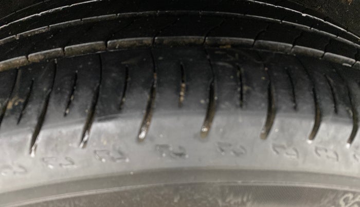 2022 Hyundai ALCAZAR 2.0 SIGNATURE MT 6STR, Petrol, Manual, 1,27,372 km, Right Rear Tyre Tread