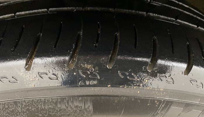 2022 Hyundai ALCAZAR 2.0 SIGNATURE MT 6STR, Petrol, Manual, 1,27,372 km, Left Front Tyre Tread