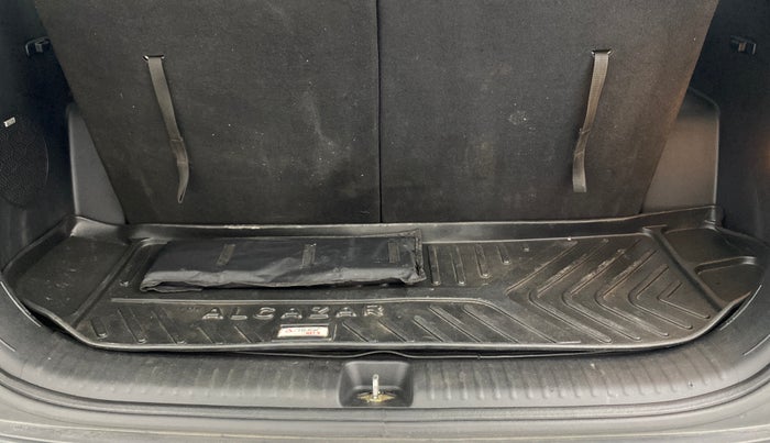 2022 Hyundai ALCAZAR 2.0 SIGNATURE MT 6STR, Petrol, Manual, 1,27,372 km, Boot Inside