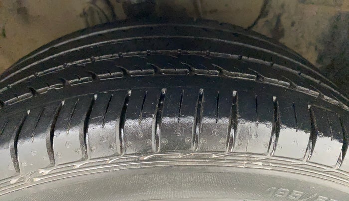 2016 Hyundai Elite i20 ASTA 1.2 (O), Petrol, Manual, 51,406 km, Right Front Tyre Tread