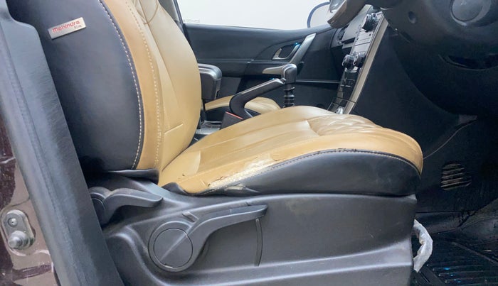 2019 Mahindra XUV500 W7, Diesel, Manual, 82,775 km, Driver Side Adjustment Panel