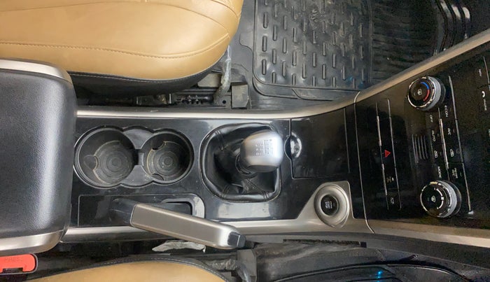 2019 Mahindra XUV500 W7, Diesel, Manual, 82,775 km, Gear Lever