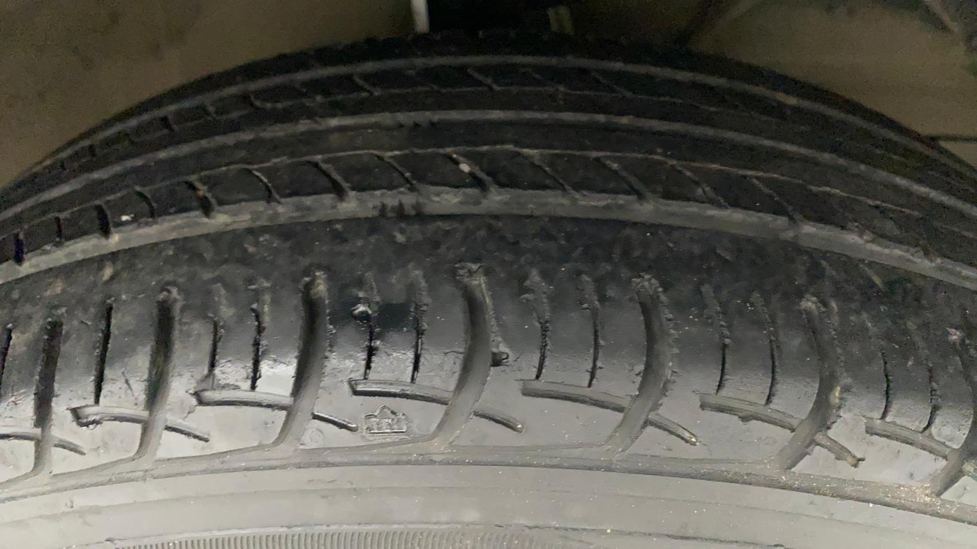 2015 Maruti Baleno DELTA PETROL 1.2, Petrol, Manual, 75,652 km, Right Front Tyre Tread