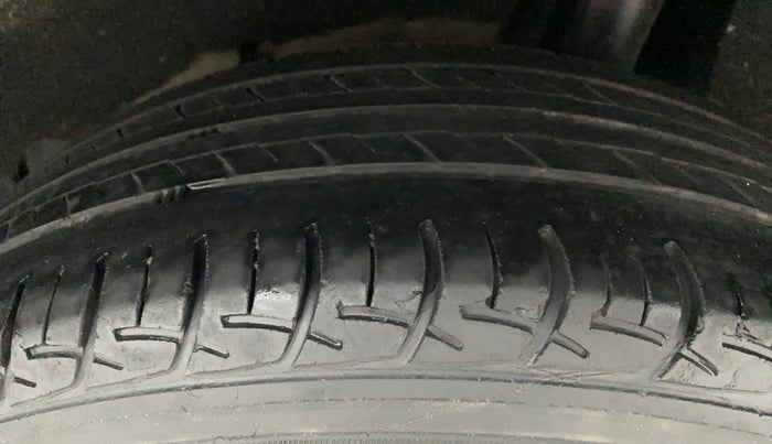 2015 Maruti Baleno DELTA PETROL 1.2, Petrol, Manual, 75,652 km, Left Rear Tyre Tread