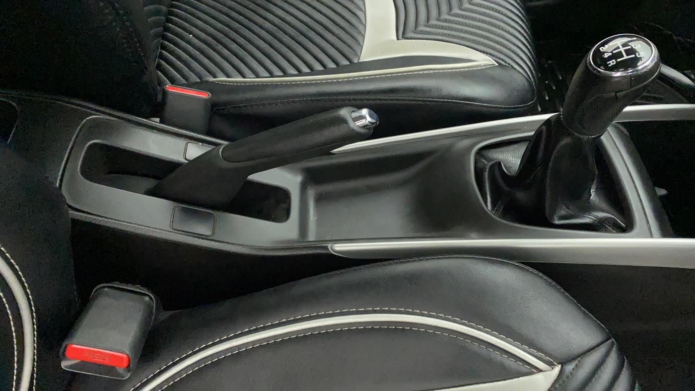 2015 Maruti Baleno DELTA PETROL 1.2, Petrol, Manual, 75,652 km, Gear Lever