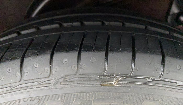 2014 Hyundai Verna FLUIDIC 1.4 VTVT, CNG, Manual, 66,400 km, Left Rear Tyre Tread