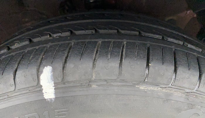 2014 Hyundai Verna FLUIDIC 1.4 VTVT, CNG, Manual, 66,400 km, Right Front Tyre Tread