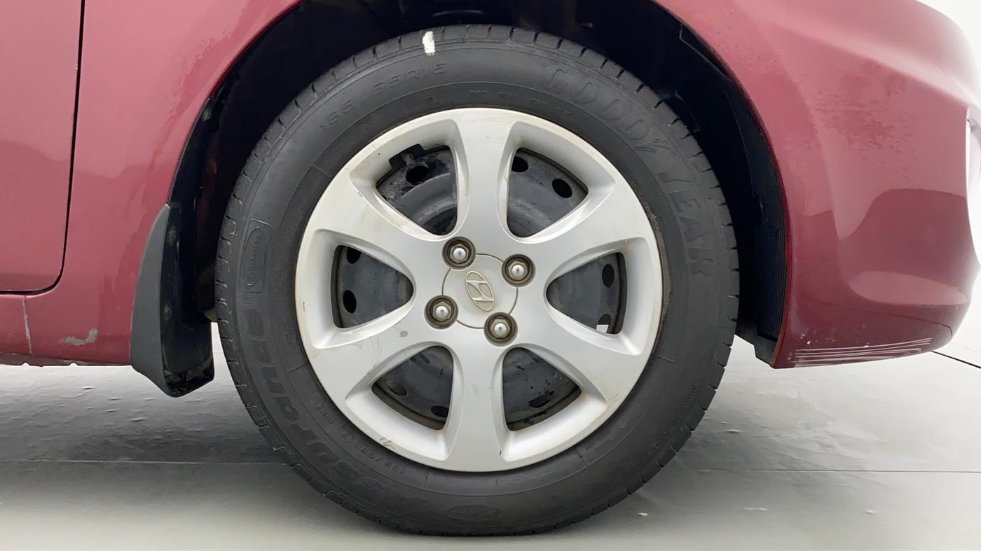 2014 Hyundai Verna FLUIDIC 1.4 VTVT, CNG, Manual, 66,400 km, Right Front Wheel