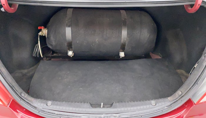 2014 Hyundai Verna FLUIDIC 1.4 VTVT, CNG, Manual, 66,400 km, Boot Inside