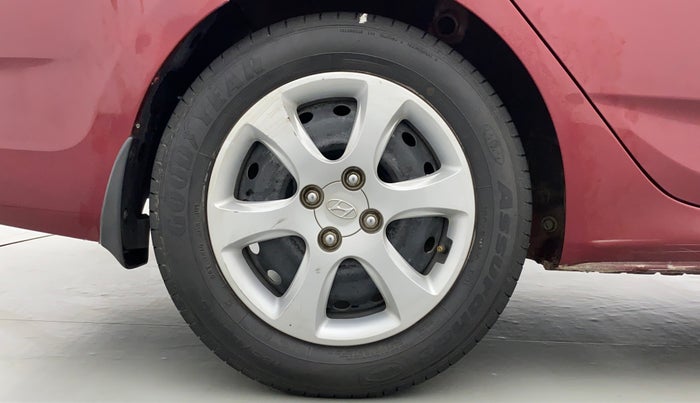 2014 Hyundai Verna FLUIDIC 1.4 VTVT, CNG, Manual, 66,400 km, Right Rear Wheel