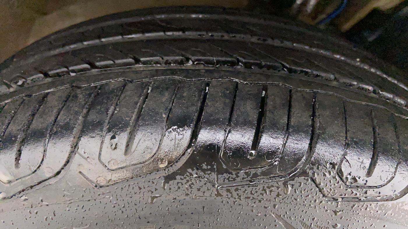 2016 Mahindra Kuv100 K6 D 6 STR, Diesel, Manual, 44,878 km, Left Front Tyre Tread