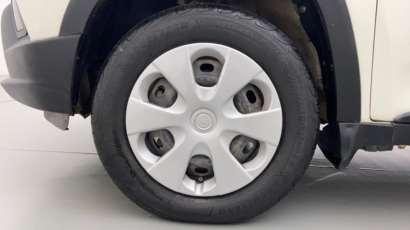 2016 Mahindra Kuv100 K6 D 6 STR, Diesel, Manual, 44,878 km, Left Front Wheel