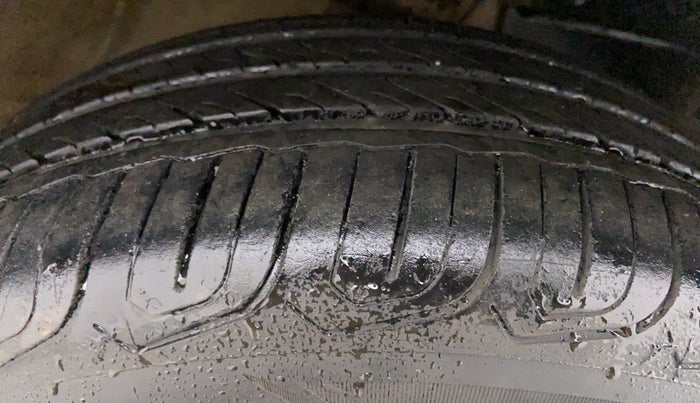 2016 Mahindra Kuv100 K6 D 6 STR, Diesel, Manual, 44,878 km, Right Front Tyre Tread