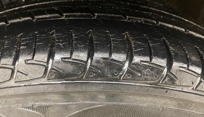 2013 Maruti Swift Dzire ZDI, Diesel, Manual, 93,350 km, Left Front Tyre Tread