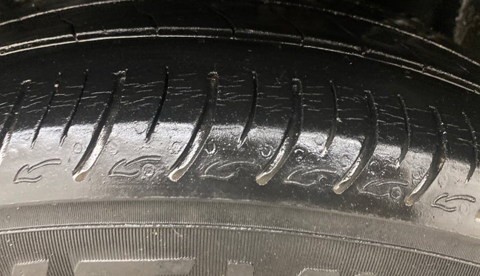 2013 Maruti Swift Dzire ZDI, Diesel, Manual, 93,350 km, Left Rear Tyre Tread