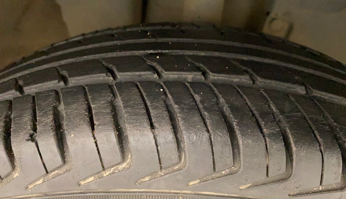 2017 Renault Kwid RXT 1.0, Petrol, Manual, 53,588 km, Right Front Tyre Tread