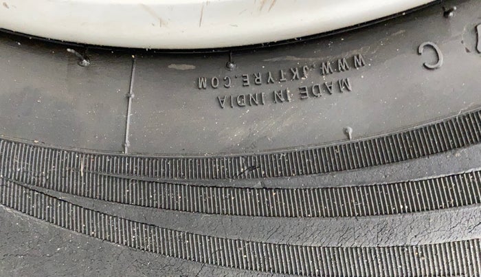 2017 Renault Kwid RXT 1.0, Petrol, Manual, 53,588 km, Left front tyre - Minor crack