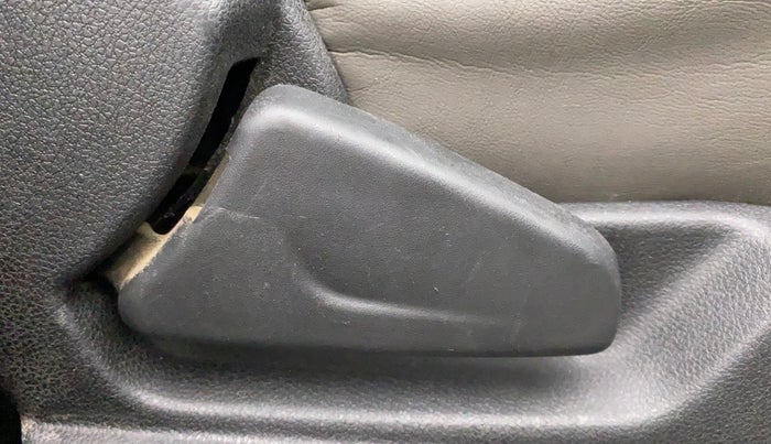 2017 Renault Kwid RXT 1.0, Petrol, Manual, 53,588 km, Driver Side Adjustment Panel