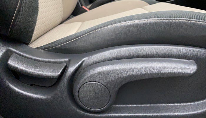 2017 Hyundai Elite i20 SPORTZ 1.2, Petrol, Manual, 29,917 km, Driver Side Adjustment Panel
