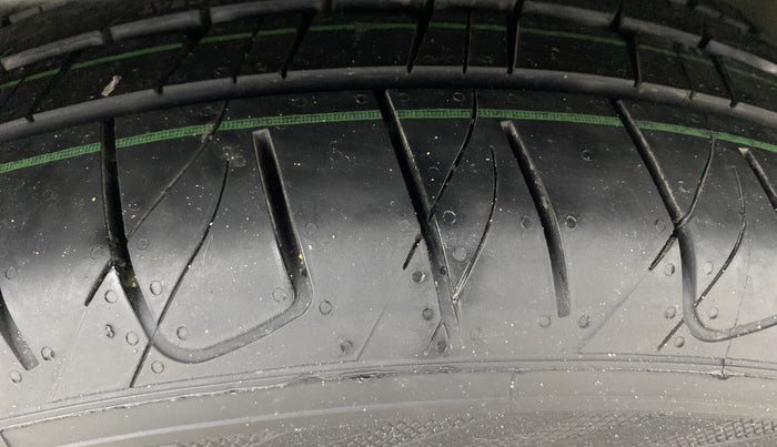 2021 Skoda KUSHAQ STYLE 1.5L TSI MT, Petrol, Manual, 85,224 km, Right Front Tyre Tread