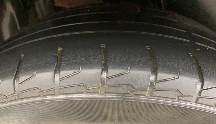 2020 Nissan Kicks XV 1.5, Petrol, Manual, 1,05,805 km, Right Rear Tyre Tread