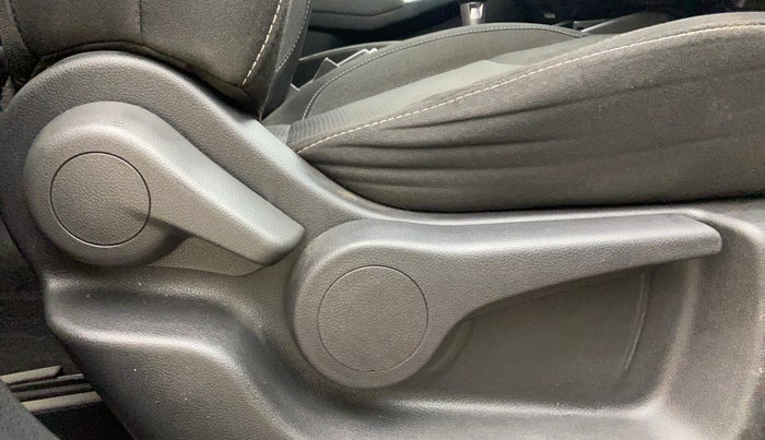 2020 Nissan Kicks XV 1.5, Petrol, Manual, 1,05,805 km, Driver Side Adjustment Panel