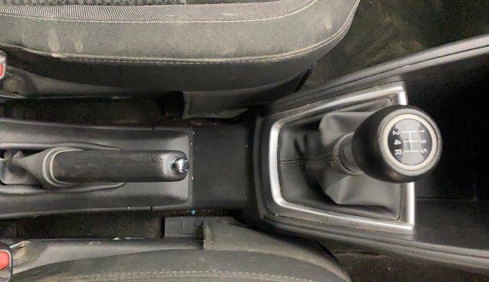 2020 Nissan Kicks XV 1.5, Petrol, Manual, 1,05,805 km, Gear Lever