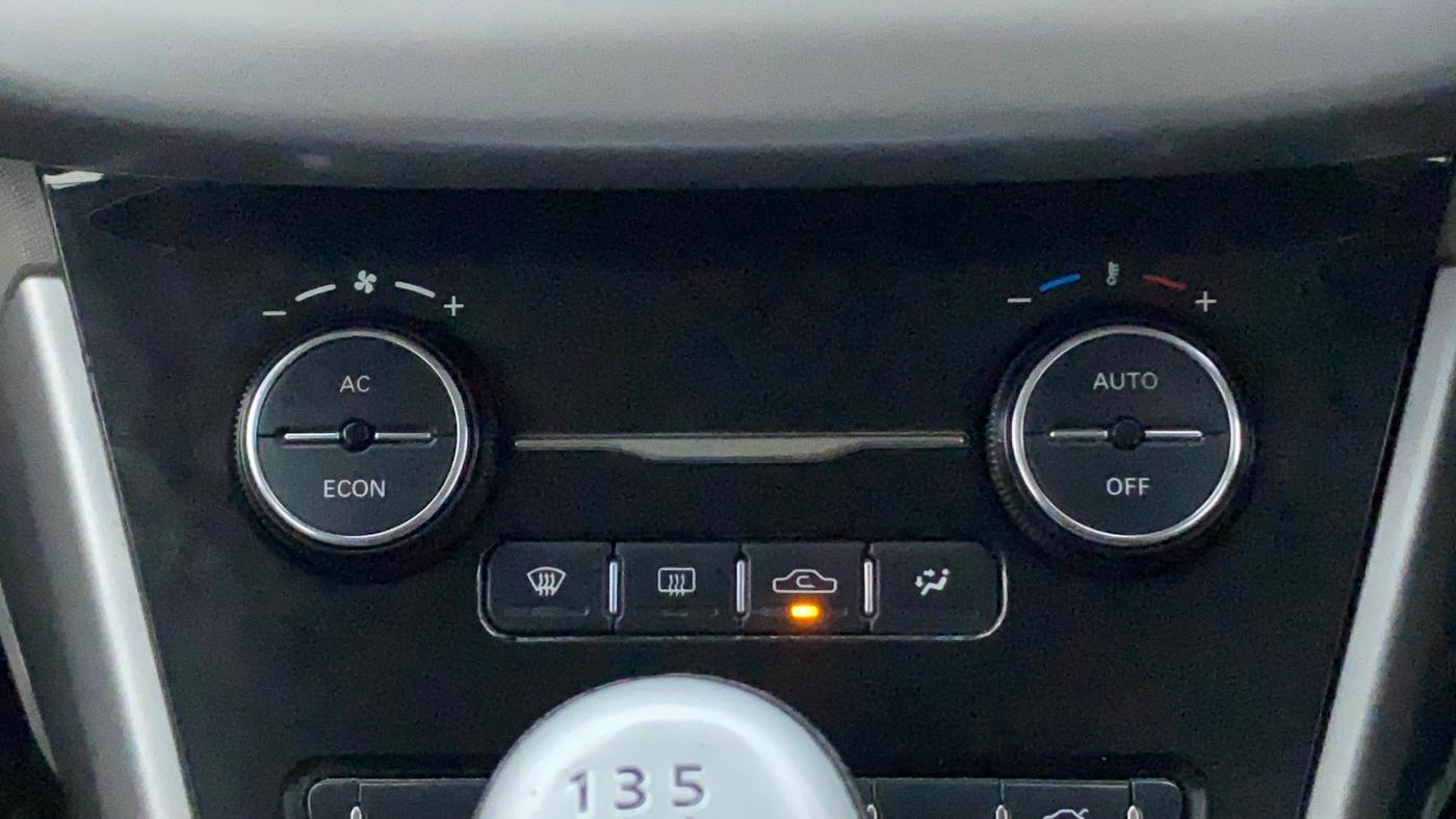 2018 Tata NEXON XT PETROL, Petrol, Manual, 82,757 km, Automatic Climate Control