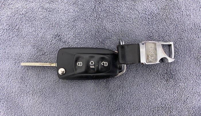 2018 Tata NEXON XT PETROL, Petrol, Manual, 82,757 km, Key Close Up