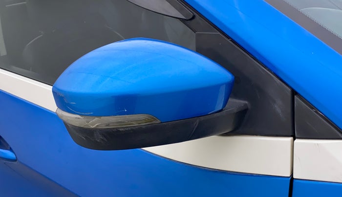 2018 Tata NEXON XT PETROL, Petrol, Manual, 82,757 km, Right rear-view mirror - Indicator light has minor damage