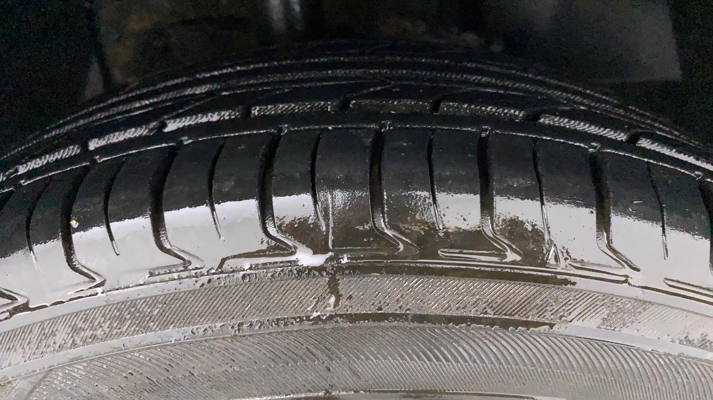 2018 Tata NEXON XT PETROL, Petrol, Manual, 82,757 km, Right Front Tyre Tread