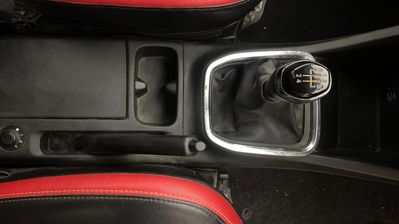 2019 Renault TRIBER RXT, Petrol, Manual, 35,764 km, Gear Lever