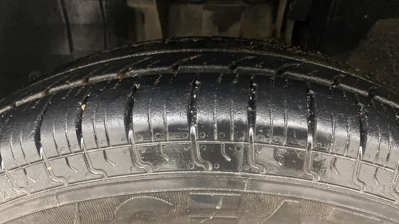 2019 Renault TRIBER RXT, Petrol, Manual, 35,764 km, Left Rear Tyre Tread