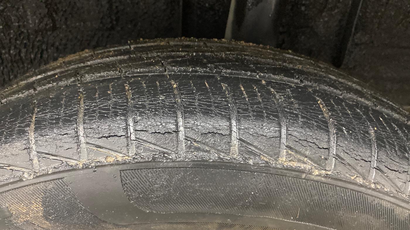 2019 Renault TRIBER RXT, Petrol, Manual, 35,764 km, Left Front Tyre Tread