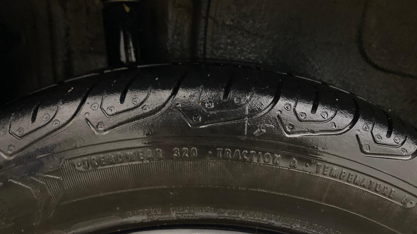 2017 Maruti IGNIS DELTA 1.2 AMT, Petrol, Automatic, 1,05,820 km, Right Rear Tyre Tread