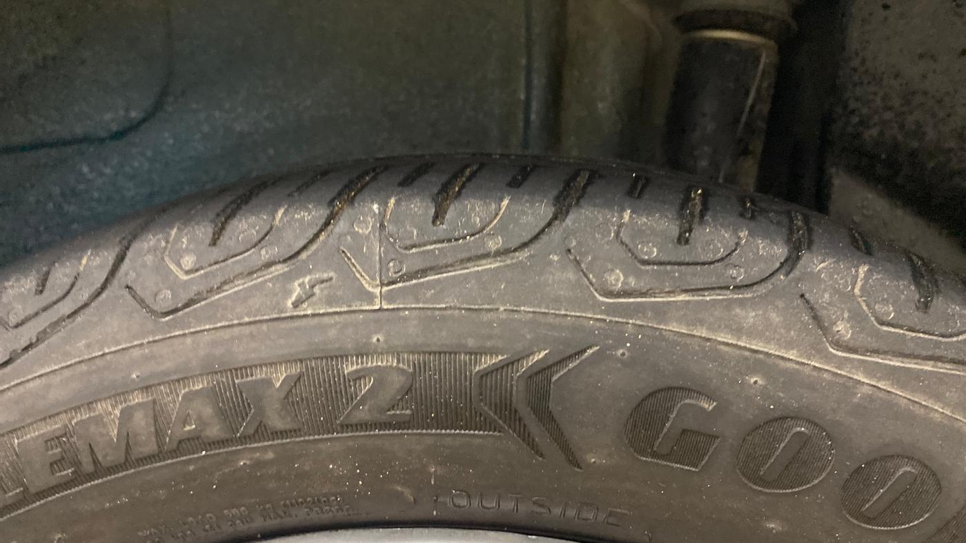 2017 Maruti IGNIS DELTA 1.2 AMT, Petrol, Automatic, 1,05,820 km, Left Rear Tyre Tread