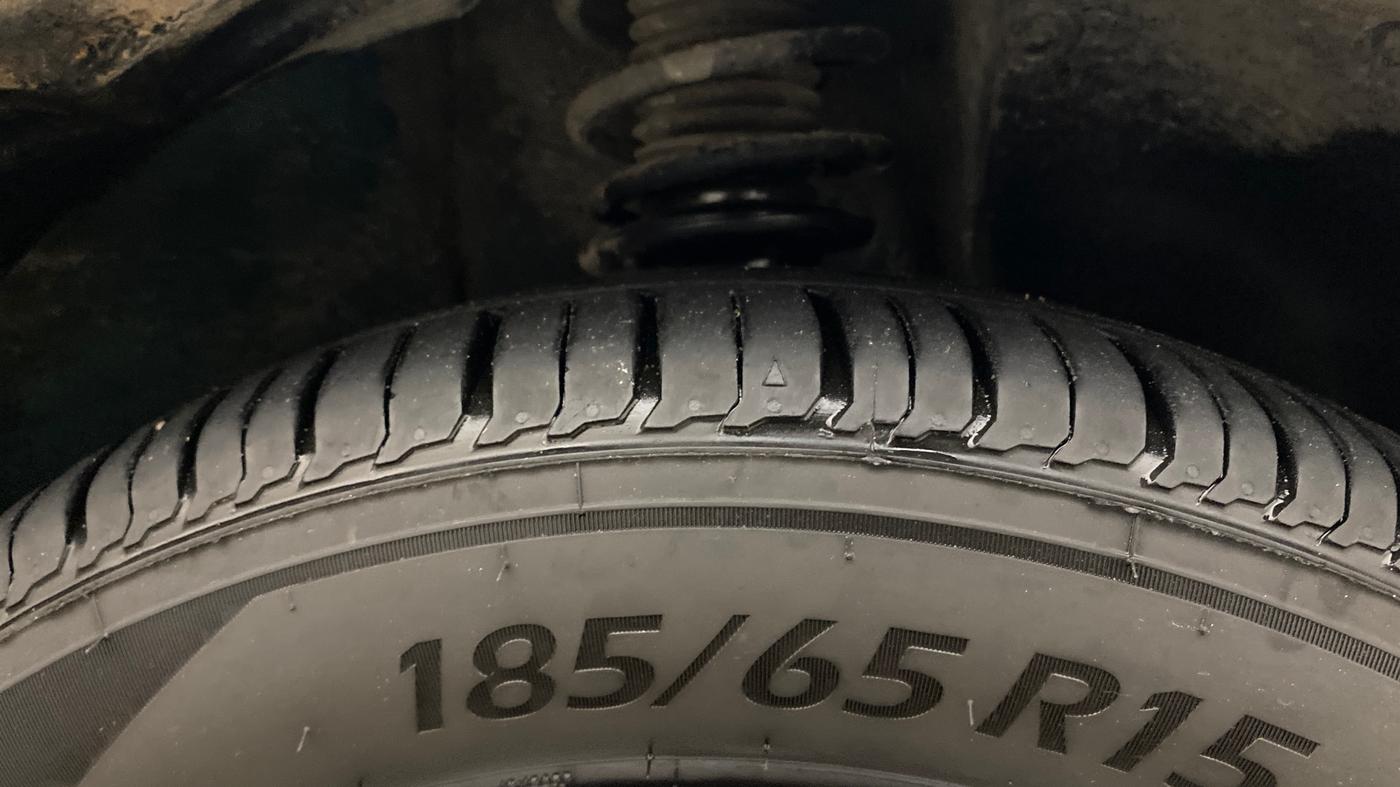 2017 Maruti IGNIS DELTA 1.2 AMT, Petrol, Automatic, 1,05,820 km, Right Front Tyre Tread
