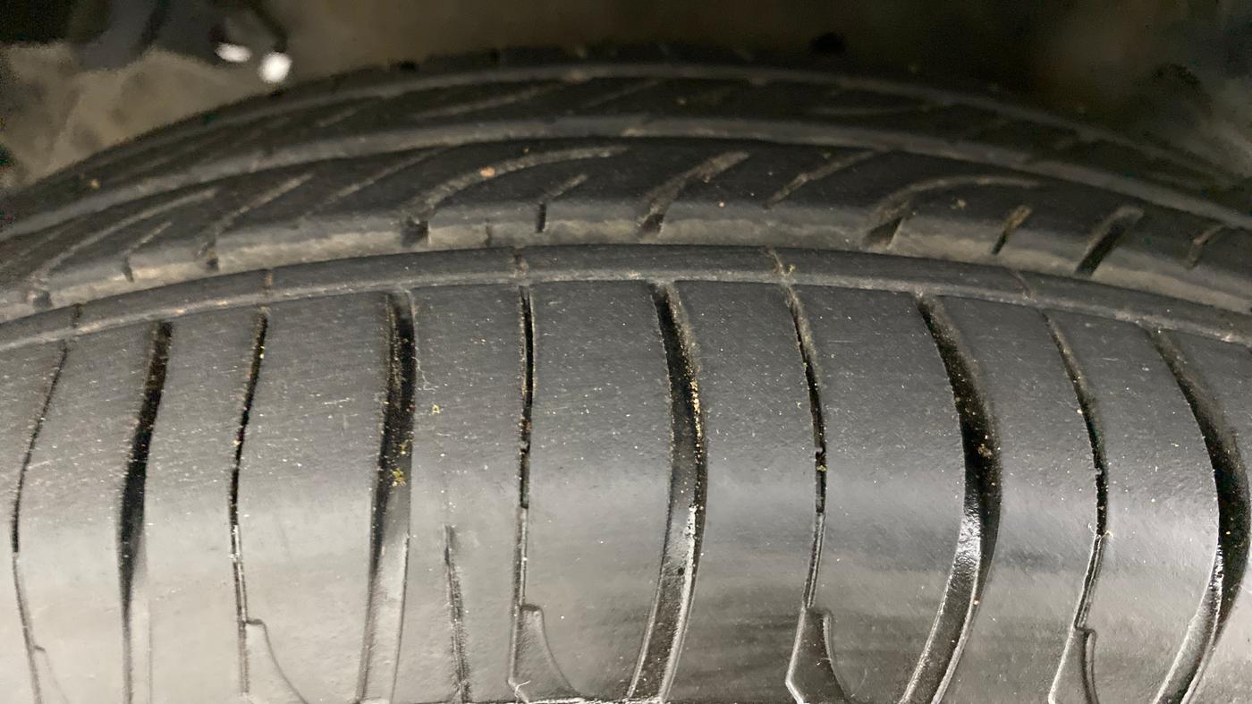 2016 Maruti Celerio VXI (O) AMT, Petrol, Automatic, 54,296 km, Left Front Tyre Tread