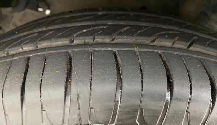 2016 Maruti Celerio VXI (O) AMT, Petrol, Automatic, 54,296 km, Left Front Tyre Tread