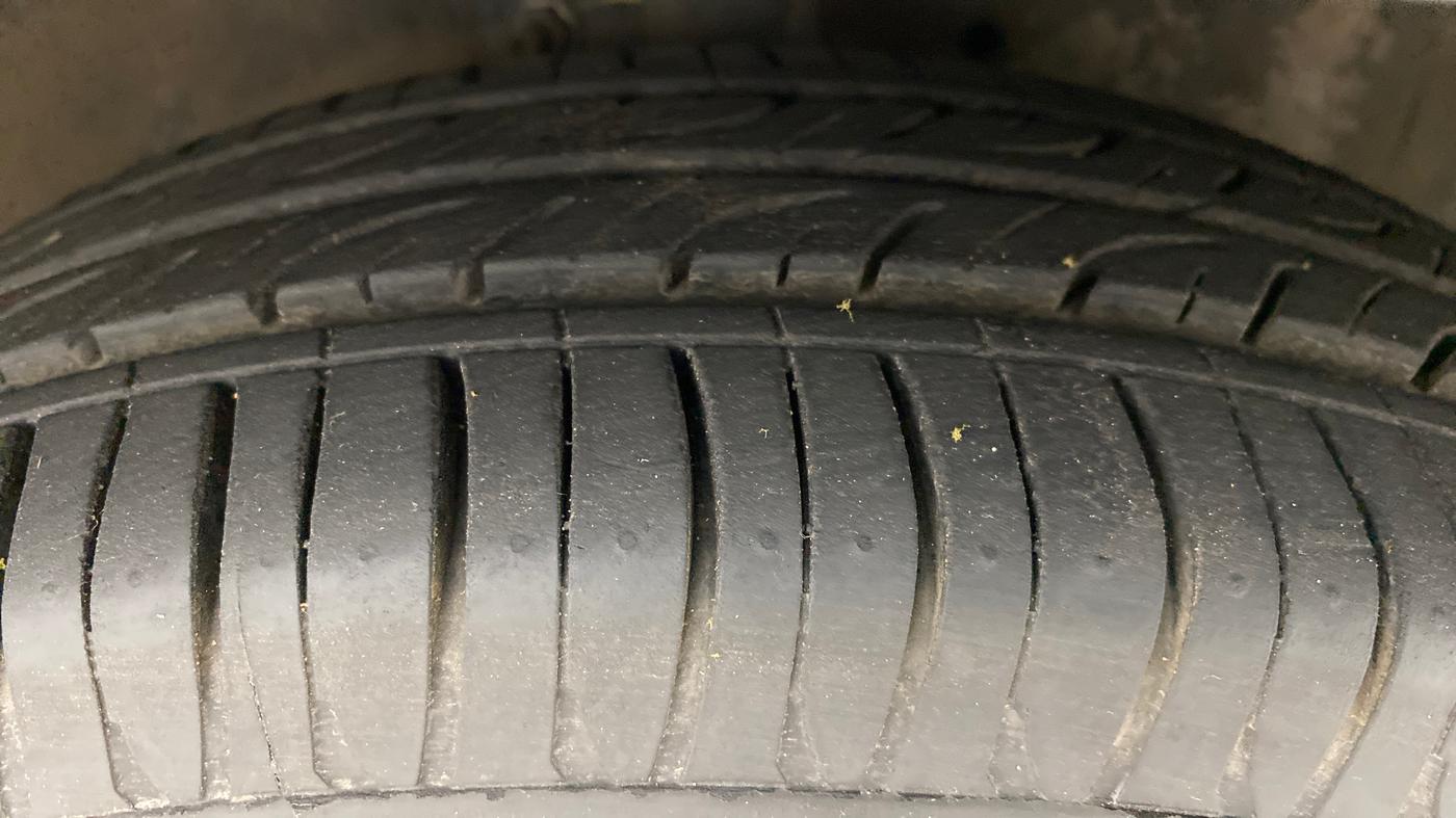 2016 Maruti Celerio VXI (O) AMT, Petrol, Automatic, 54,296 km, Right Front Tyre Tread