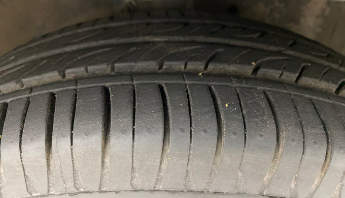 2016 Maruti Celerio VXI (O) AMT, Petrol, Automatic, 54,296 km, Right Front Tyre Tread