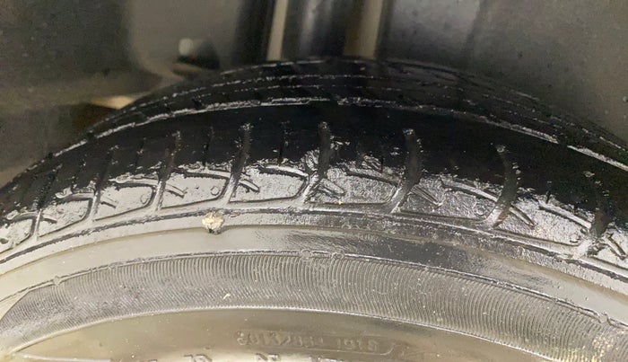 2018 Maruti Ciaz ZETA 1.5 SHVS MT PETROL, Petrol, Manual, 89,676 km, Right Rear Tyre Tread