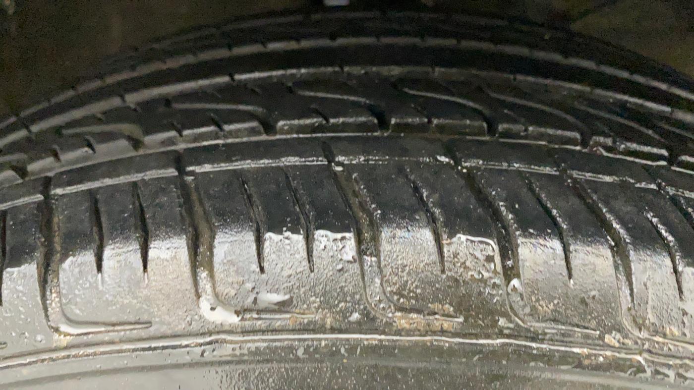 2021 Maruti Baleno DELTA PETROL 1.2, Petrol, Manual, 12,577 km, Right Front Tyre Tread