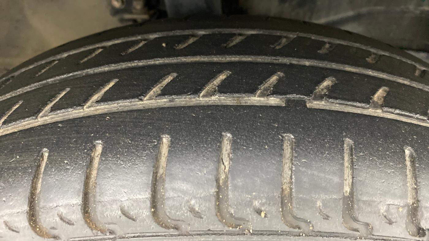 2013 Maruti Wagon R 1.0 VXI, Petrol, Manual, 52,002 km, Right Front Tyre Tread