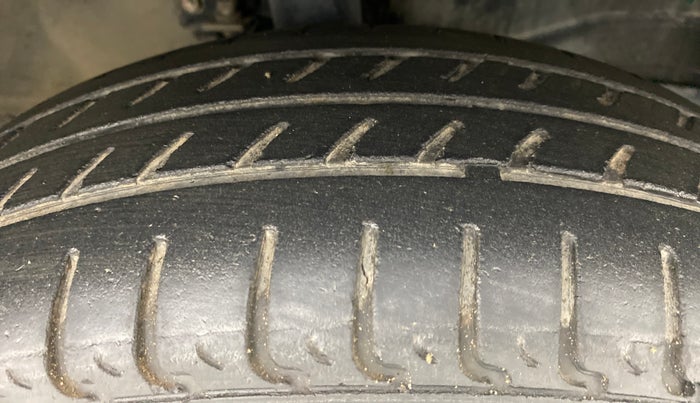 2013 Maruti Wagon R 1.0 VXI, Petrol, Manual, 52,002 km, Right Front Tyre Tread