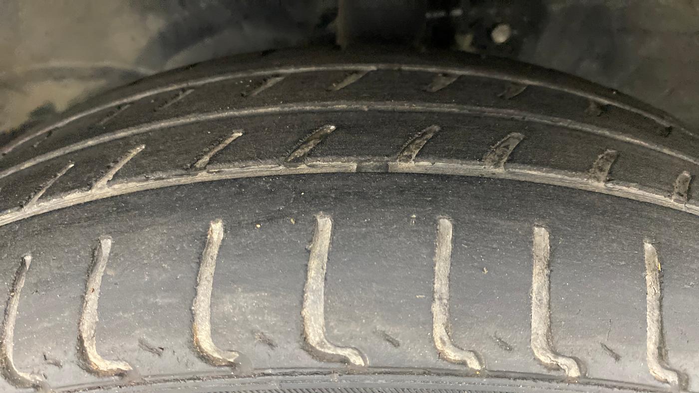 2013 Maruti Wagon R 1.0 VXI, Petrol, Manual, 52,002 km, Left Front Tyre Tread