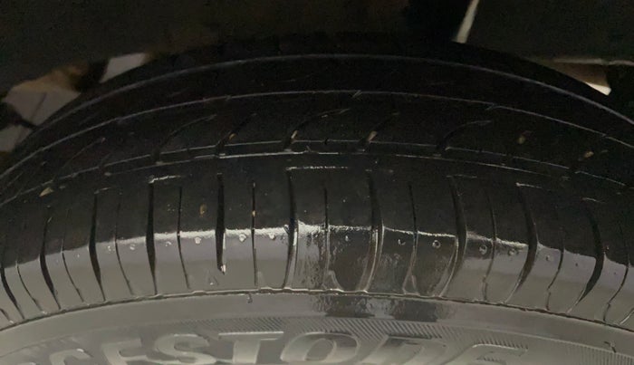 2015 Renault Kwid RXL, Petrol, Manual, 1,08,555 km, Left Rear Tyre Tread