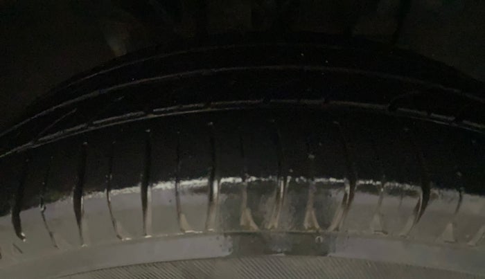 2015 Renault Kwid RXL, Petrol, Manual, 1,08,555 km, Right Front Tyre Tread